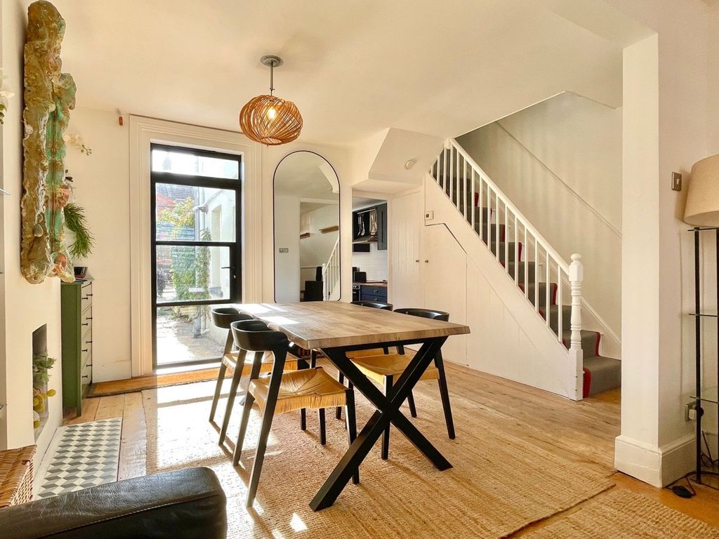 Property photo 1 of 32