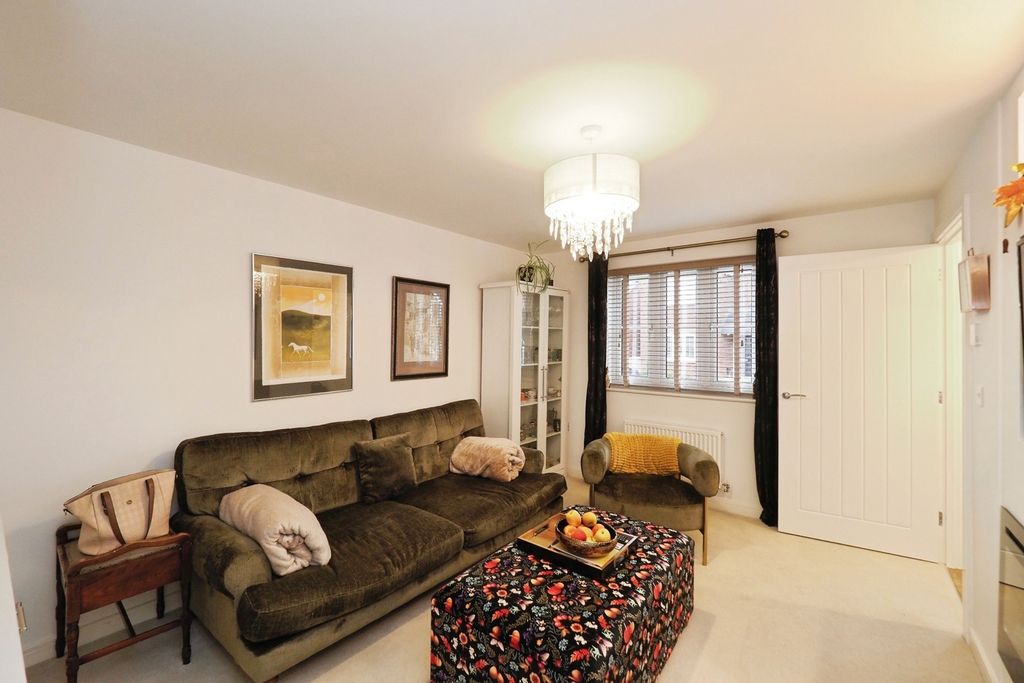 Property photo 3 of 17 Living Room