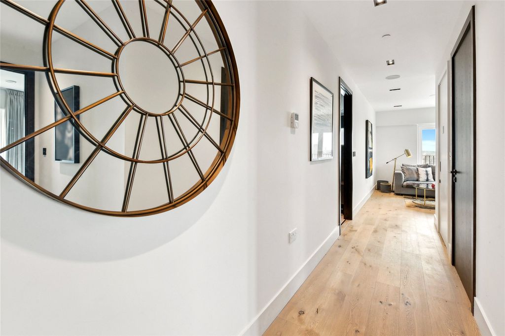 Property photo 3 of 17 Hall