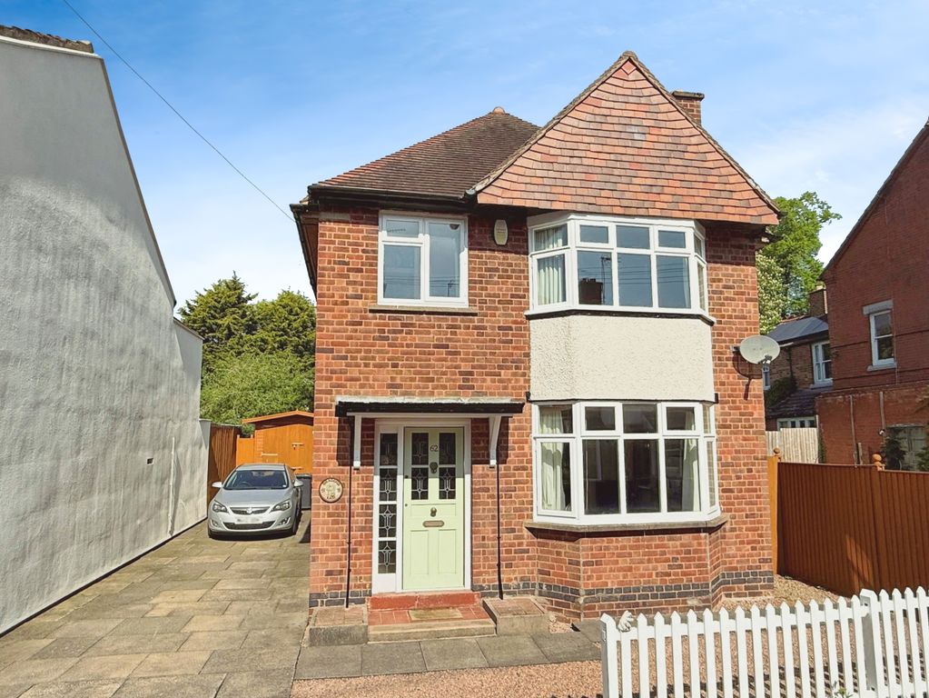 Property photo 1 of 14 Clarence Road, Hinckley