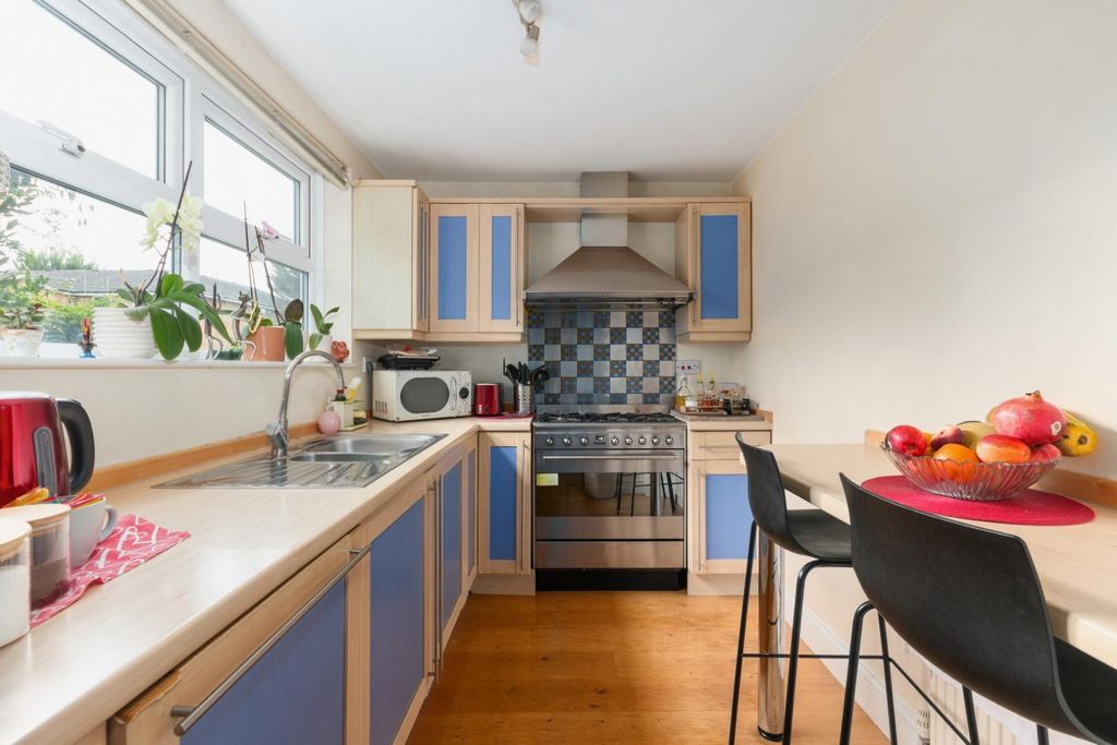 Property photo 3 of 12 Warner Road 6.Jpg
