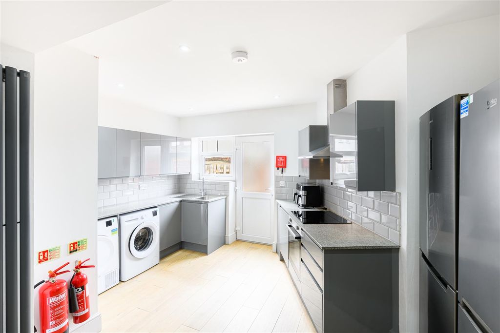 Property photo 3 of 14 20270803 75 Glenthorn Rd (Kitchen 1)-2.Jpg