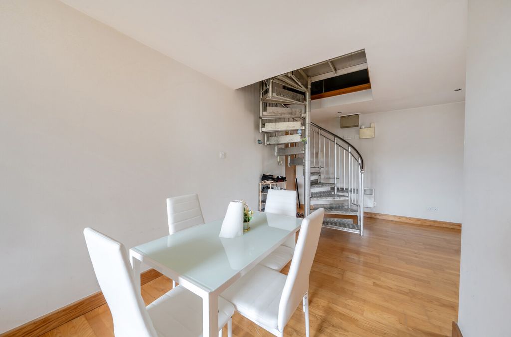 Property photo 3 of 17 1522302-2-6Aad1E3...