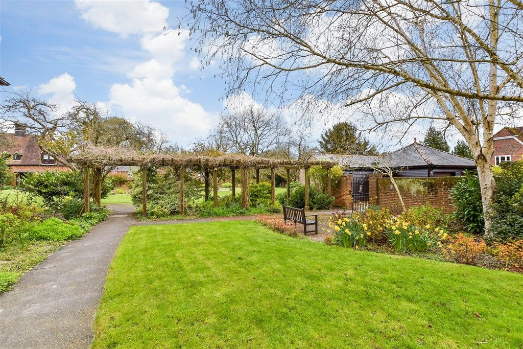 Property photo 1 of 10 Communal Gardens