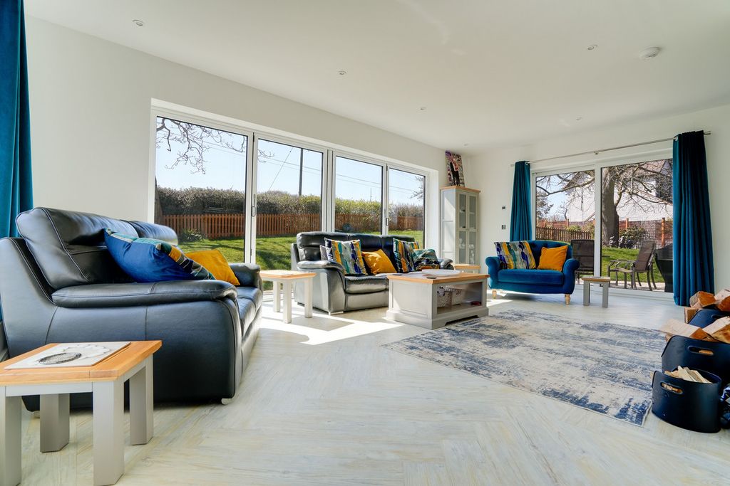 Property photo 3 of 39