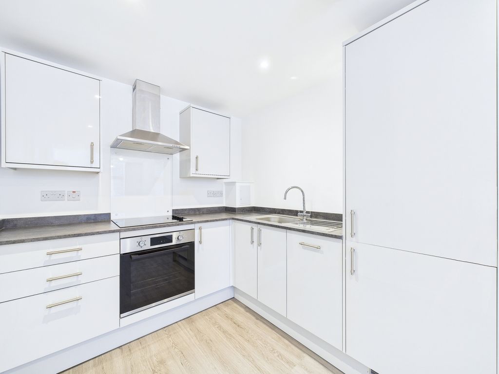 Property photo 3 of 14 Cam01909G0-Pr0424-Still002