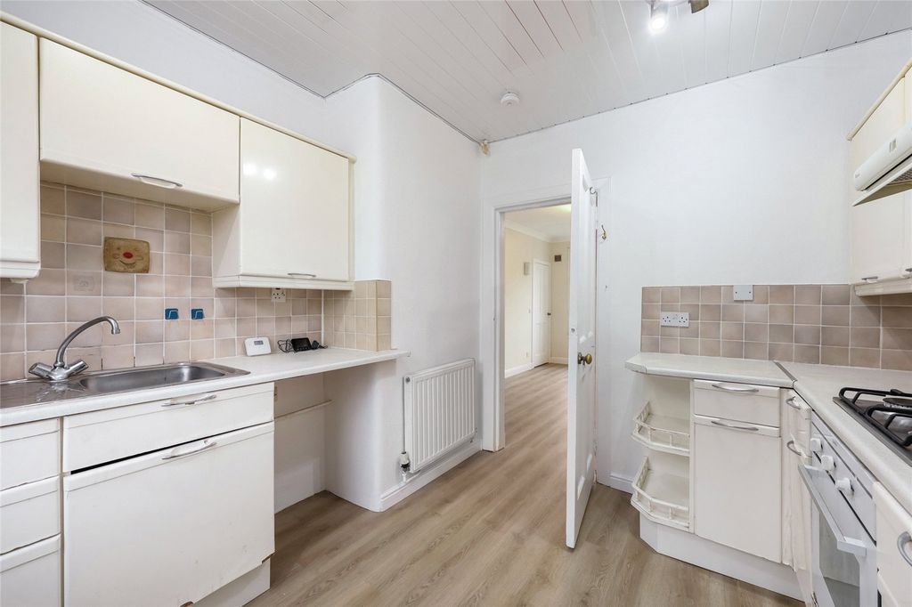 Property photo 3 of 14 Kitchen