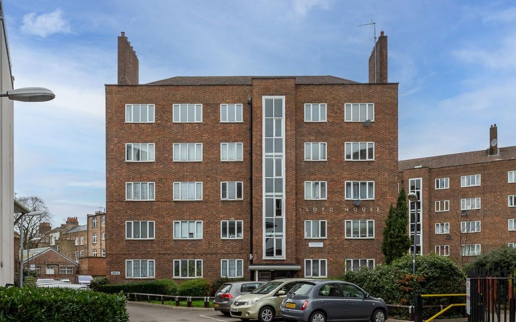 Property photo 3 of 18 External