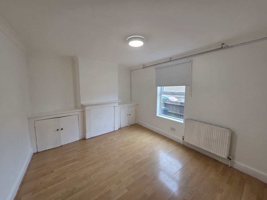 Property photo 3 of 11 Living Room