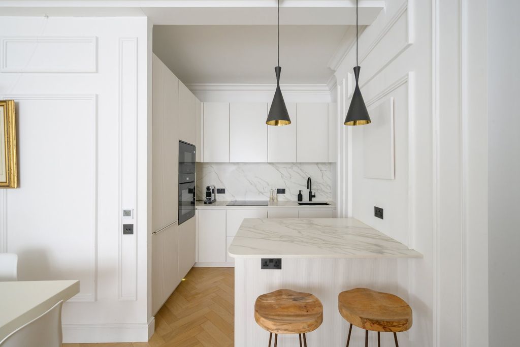 Property photo 3 of 17 Kitchen