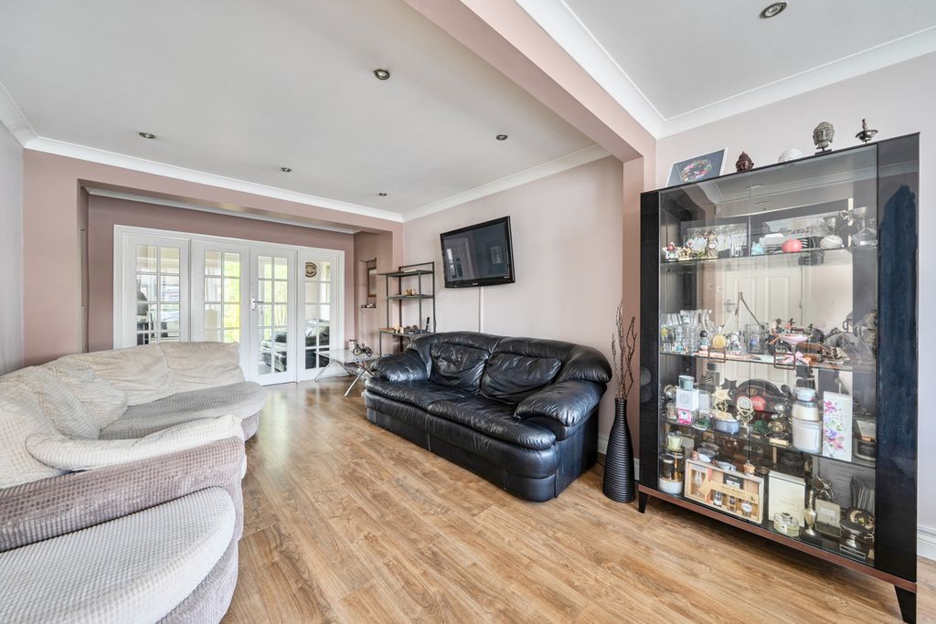 Property photo 2 of 23 1464084-15-6A0716...