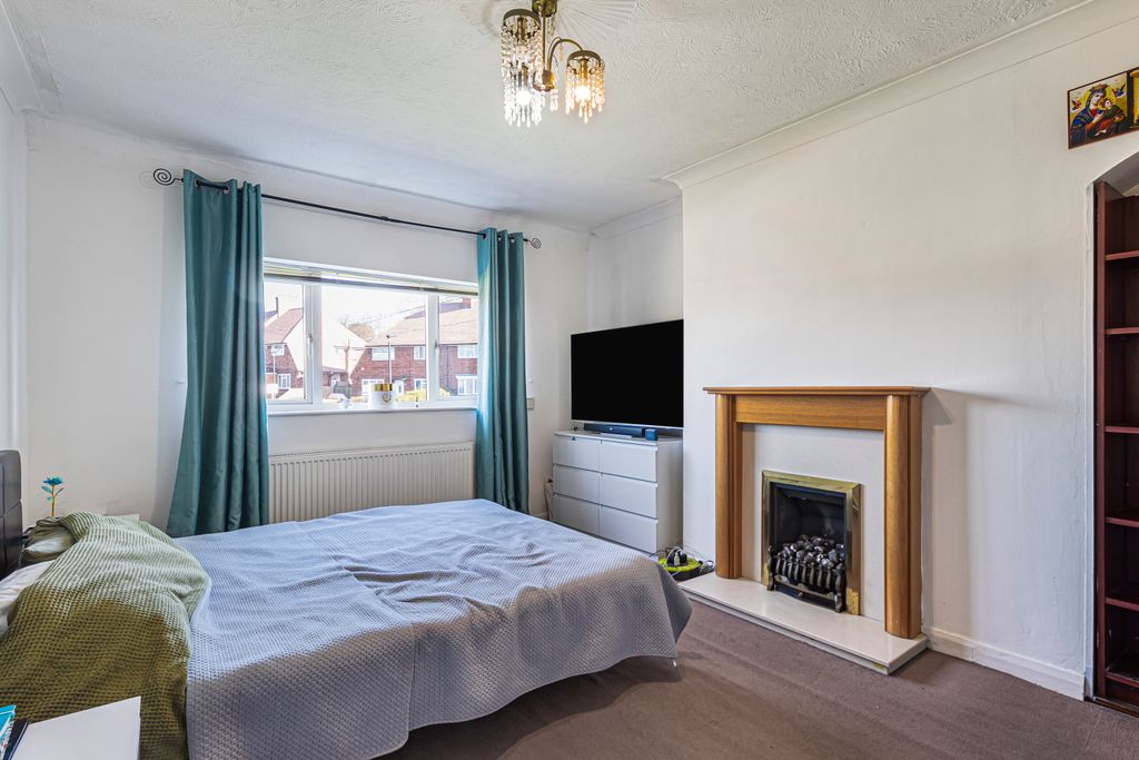 Property photo 3 of 13 Lounge