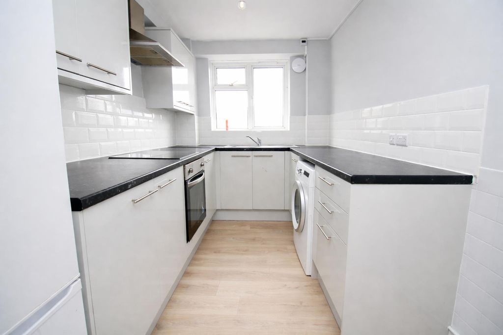 Property photo 2 of 9 Kitchen