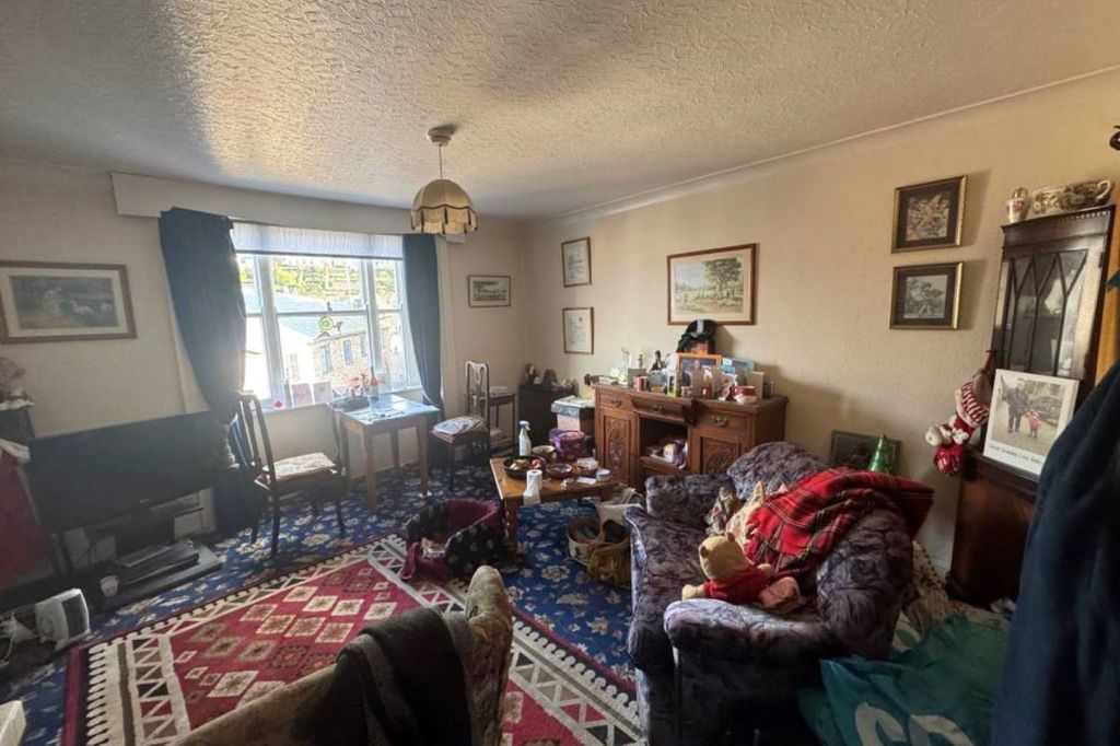Property photo 3 of 6