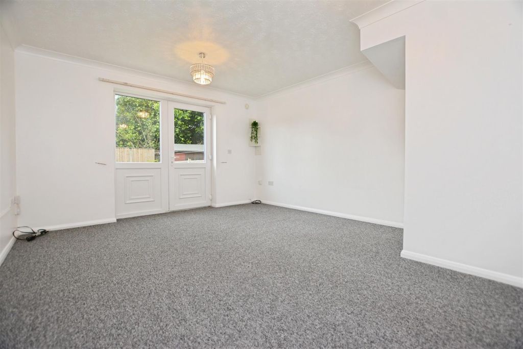 Property photo 2 of 20 Living Room