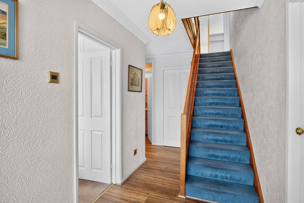 Property photo 3 of 34