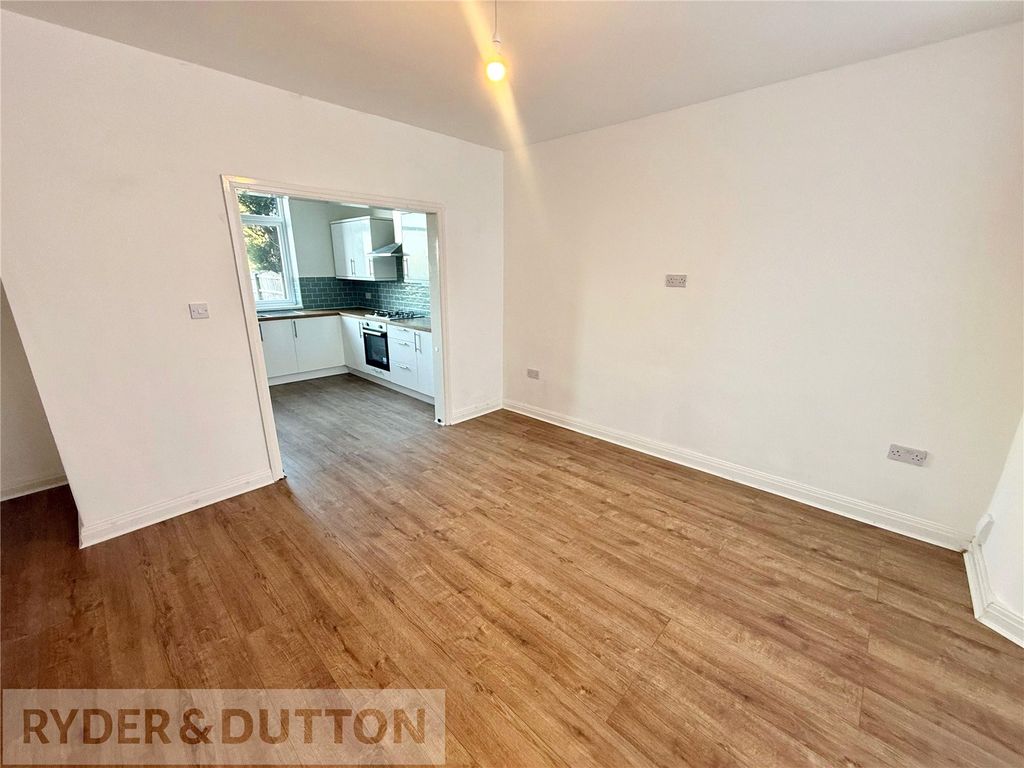 Property photo 3 of 20 Lounge