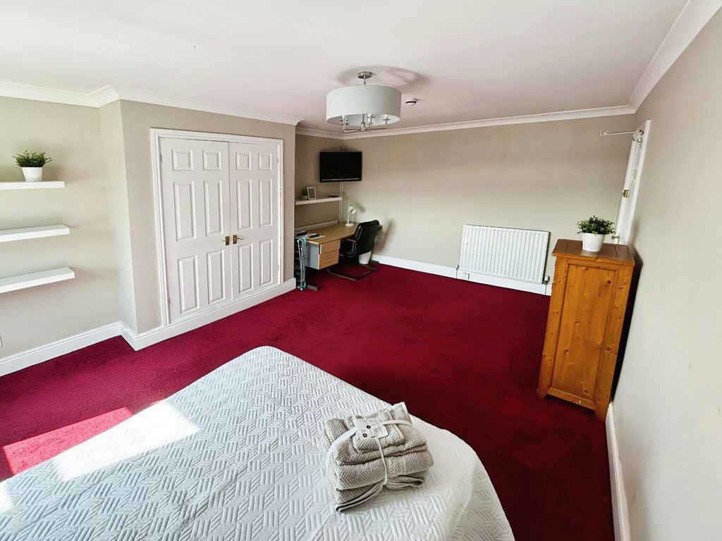 Property photo 3 of 15 Picture No. 32