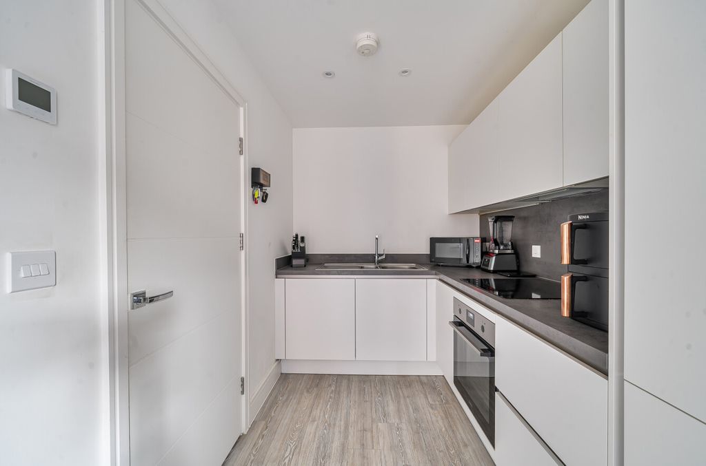 Property photo 3 of 10 1425955-9-69Bd6F7...