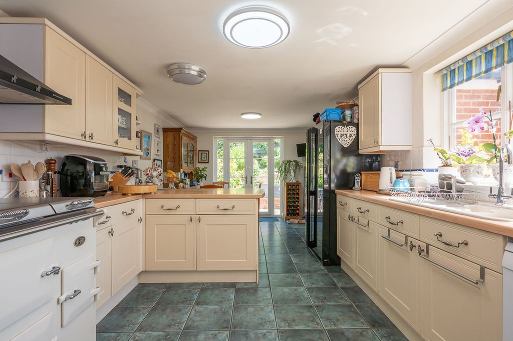 Property photo 2 of 52 Kitchen/Breakfast Room