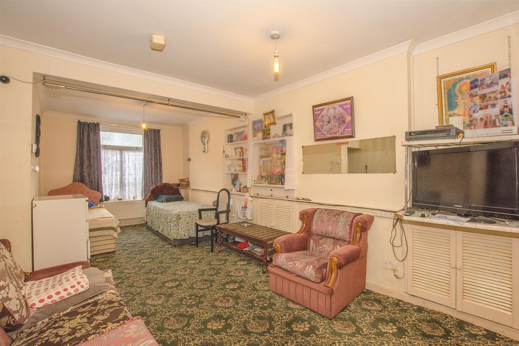 Property photo 2 of 9