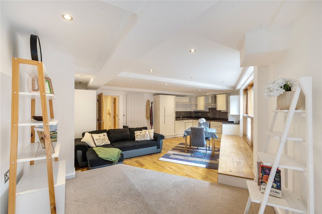 Property photo 3 of 14 Reception Room