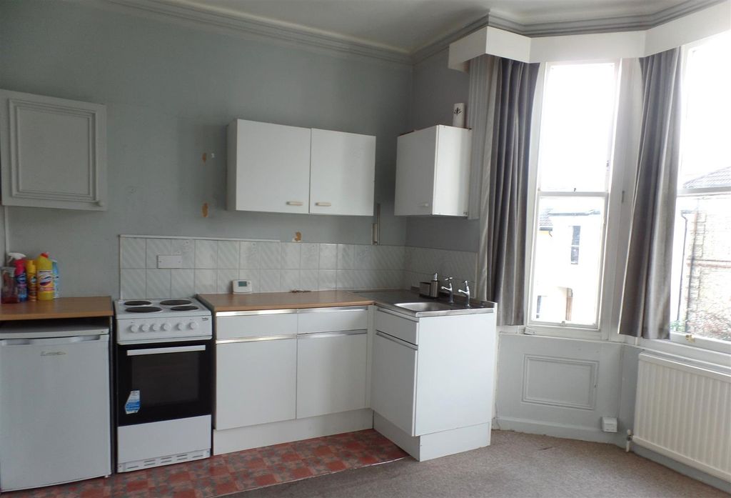 Property photo 3 of 7 Kitchen.Jpg