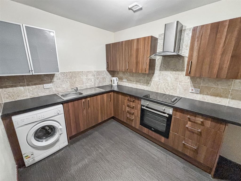 Property photo 2 of 11 S004.Jpg