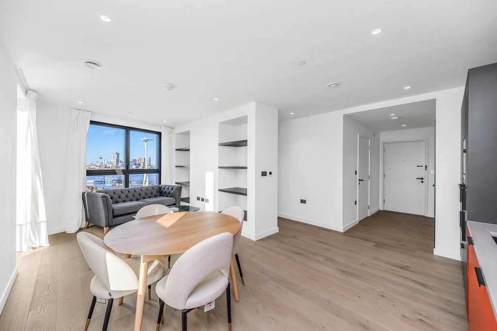 Property photo 2 of 38 Living Room