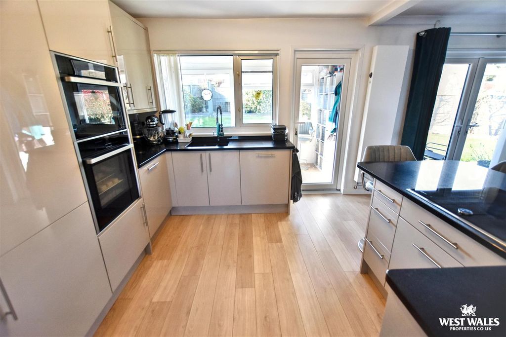 Additional image 9 of 3 bed detached bungalow for saleGateholm Avenue, Milford Haven SA73
