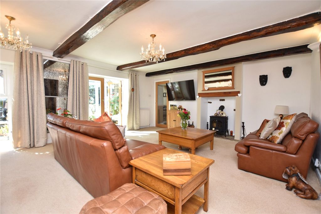 Property photo 2 of 27 Picture No. 23
