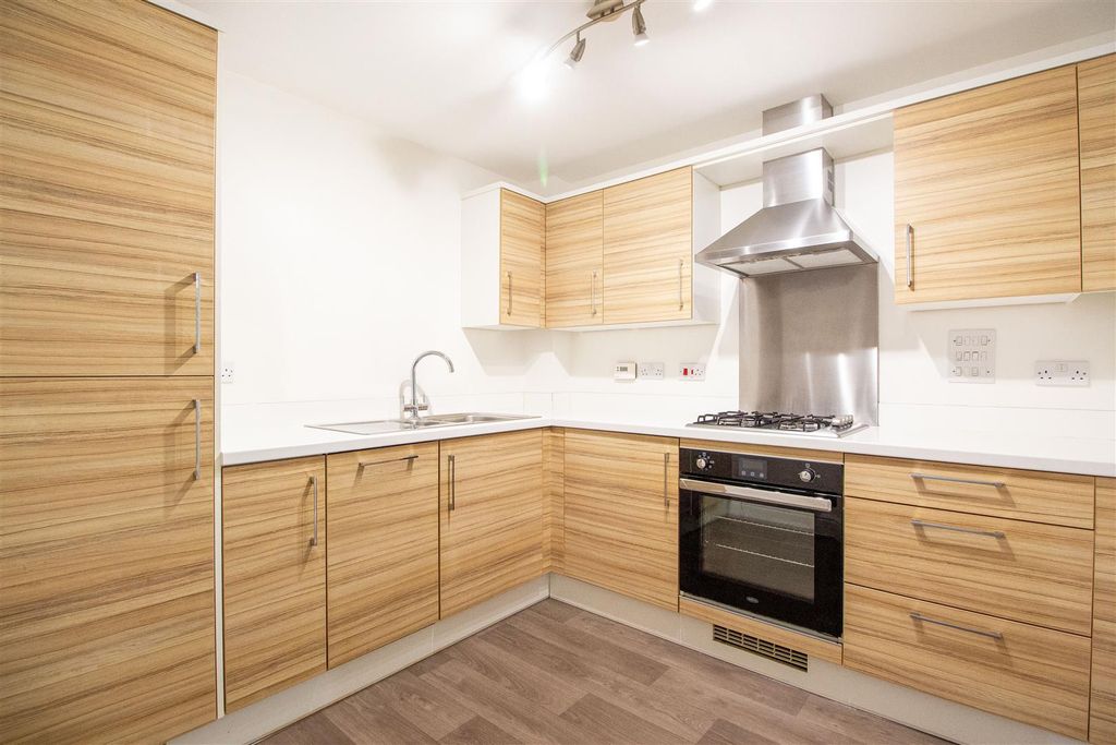 Property photo 3 of 12 Chapman Way - Kit1.Jpg
