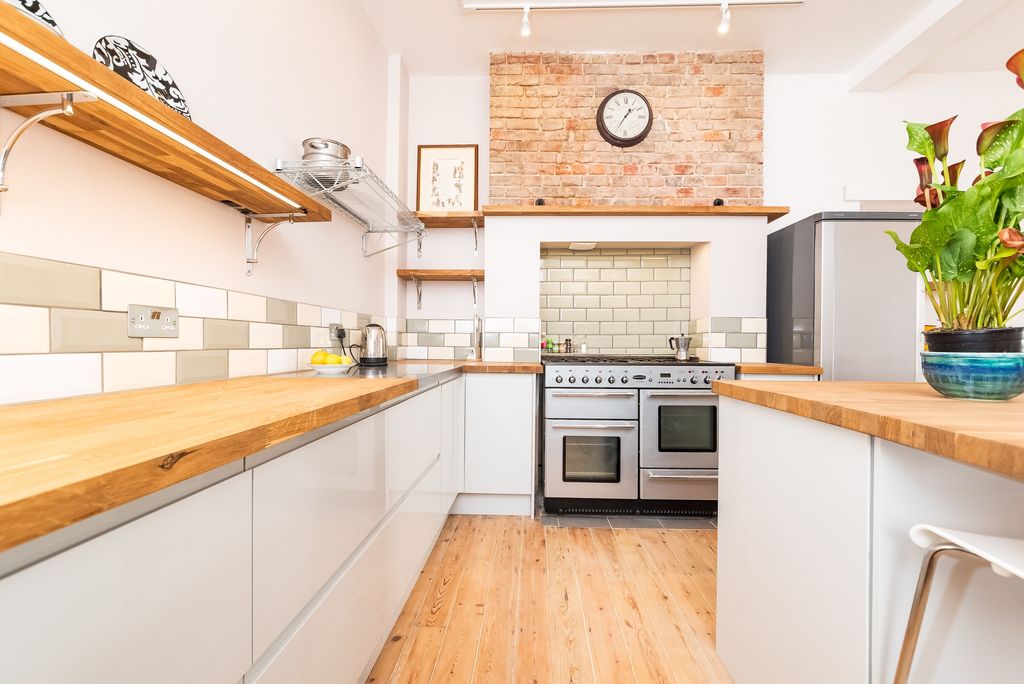 Property photo 2 of 15 (Main)