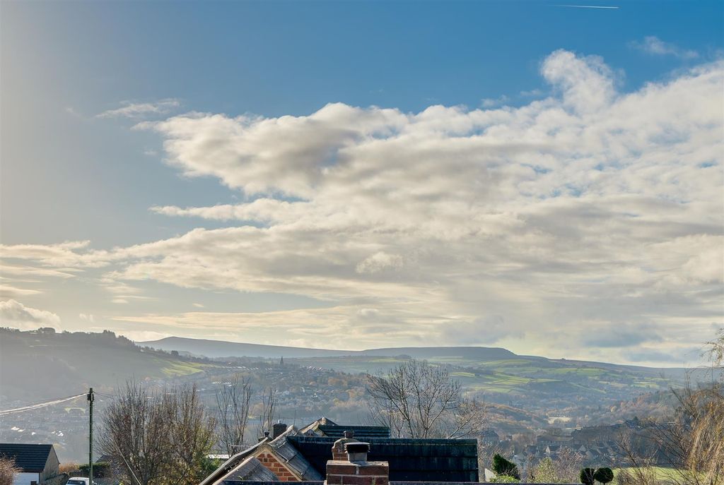 Property photo 3 of 28 4 Cliffe End Road-1.Jpg