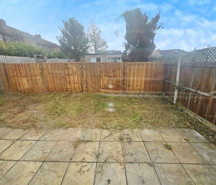 Property photo 3 of 9 Pbox-Garden-335955.Jpg