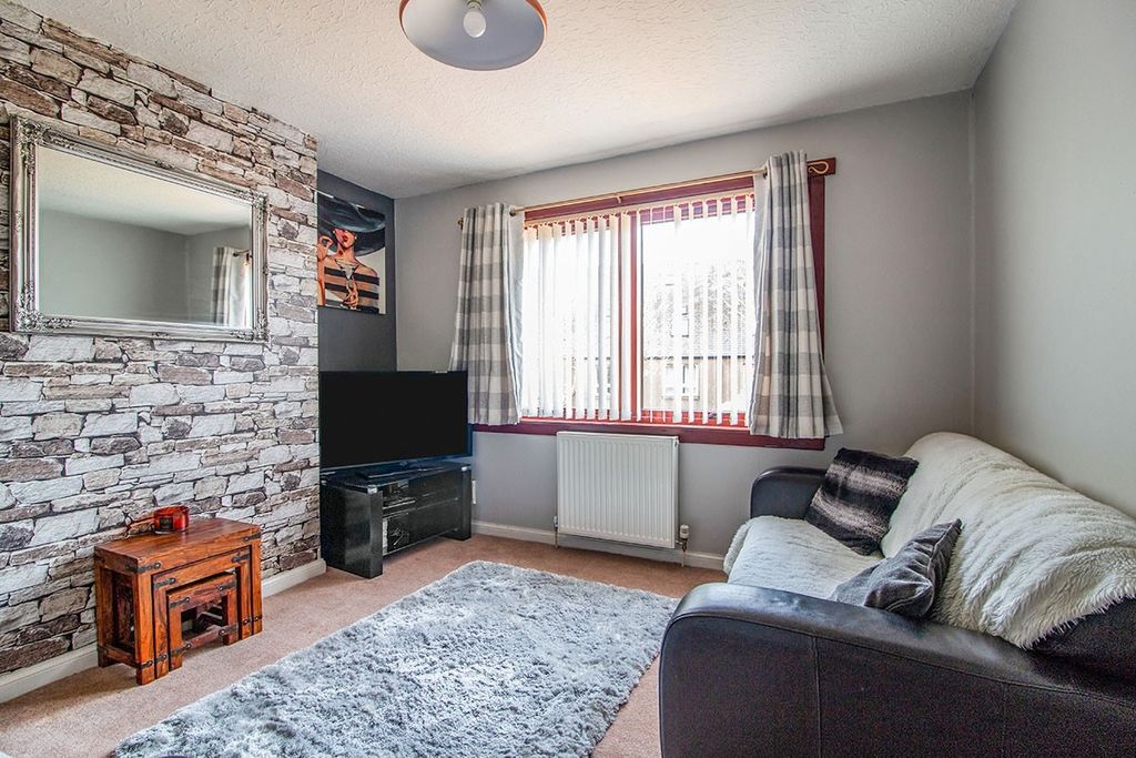 Property photo 3 of 8 Lounge