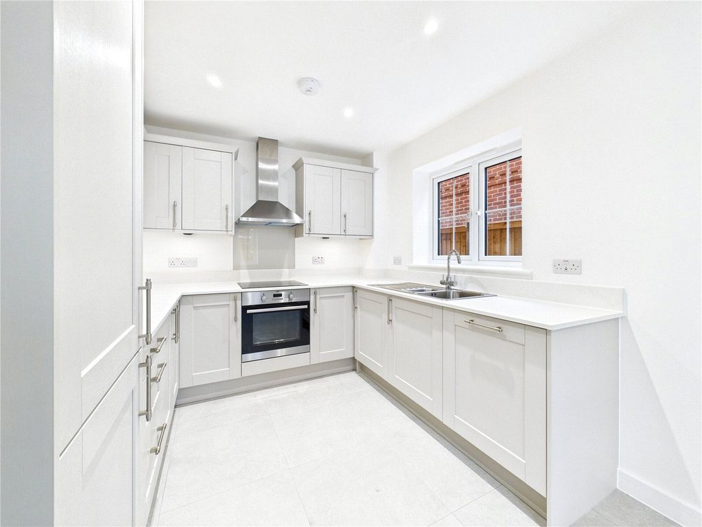 Property photo 3 of 16 Picture No. 32