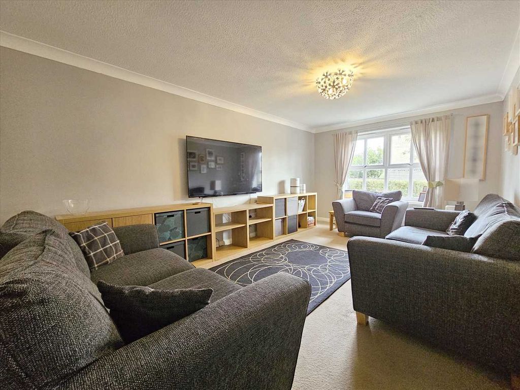 Property photo 2 of 15 Lounge: