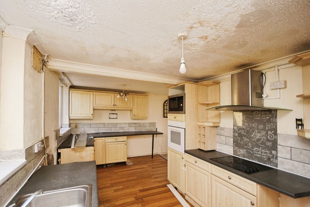 Property photo 2 of 17 Photo