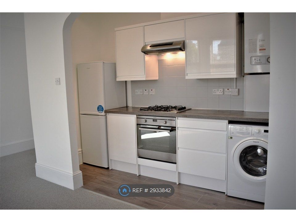 Property photo 2 of 11 Kitchen