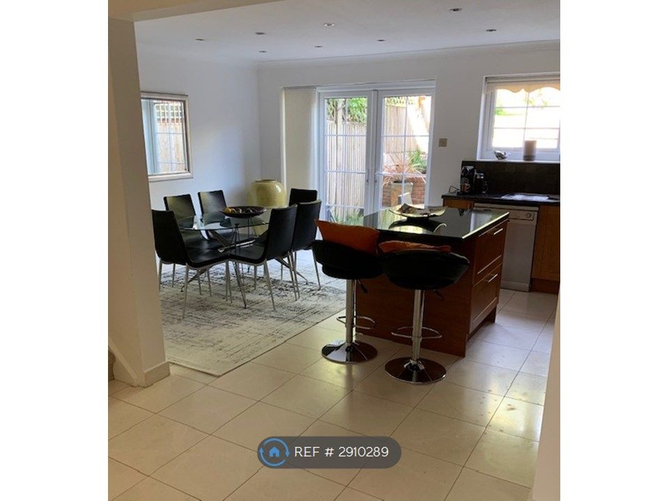Property photo 1 of 7 Dinning And Kitchen