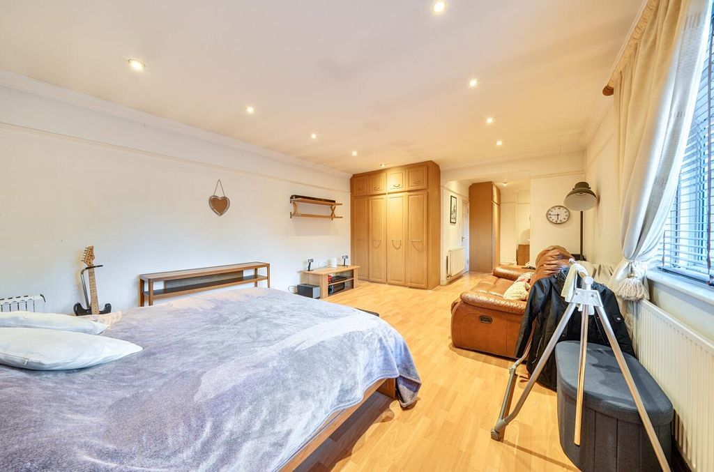 Property photo 3 of 21 Bedroom