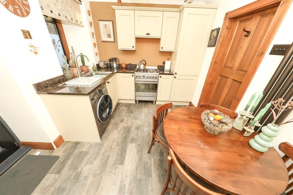 Property photo 2 of 30 B