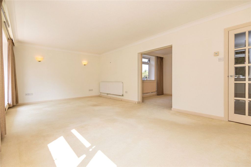 Property photo 3 of 23 Picture No. 02
