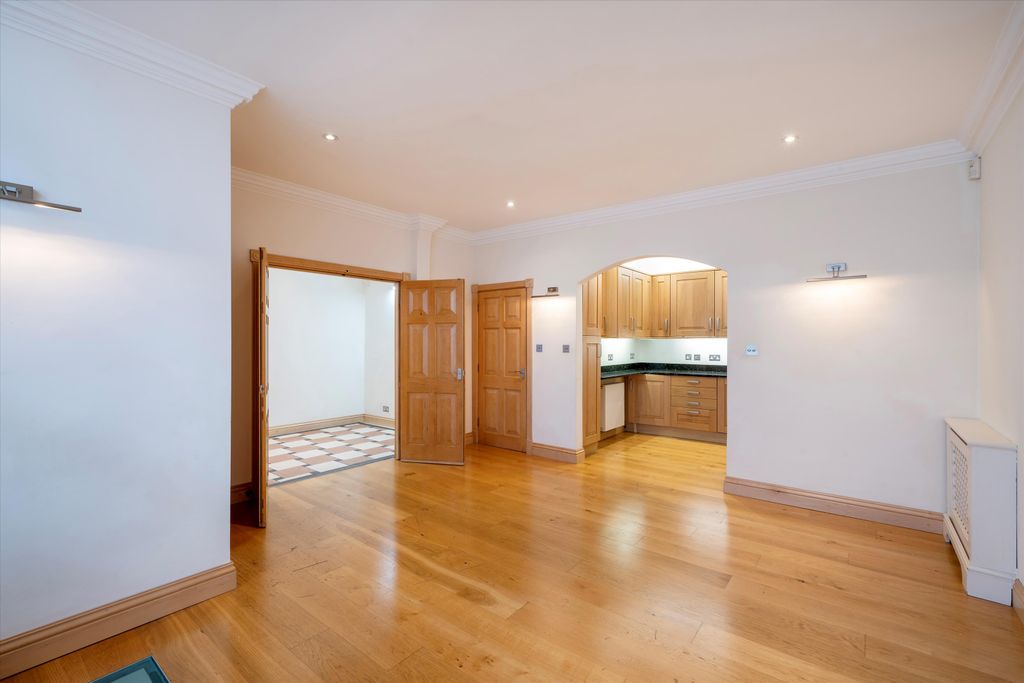 Property photo 2 of 17 Image