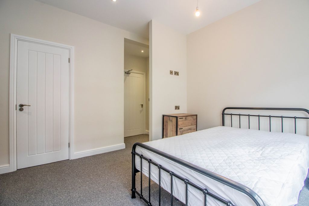 Property photo 2 of 8 E-3