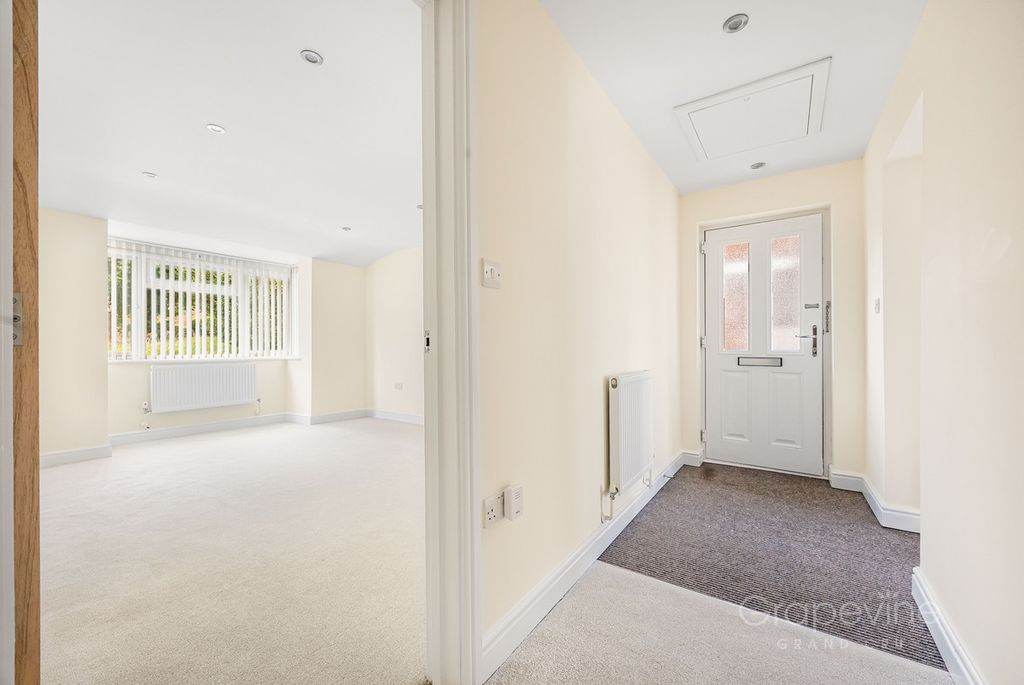 Property photo 3 of 27
