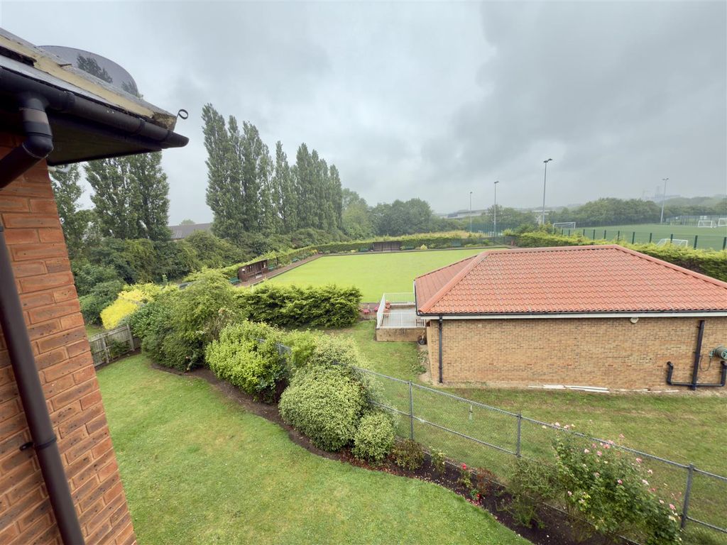 Property photo 2 of 9 Externally