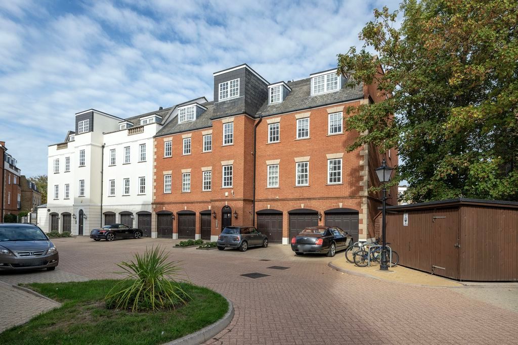 Property photo 1 of 15 Catherine Of Aragon House, Queens Reach, East Molesey