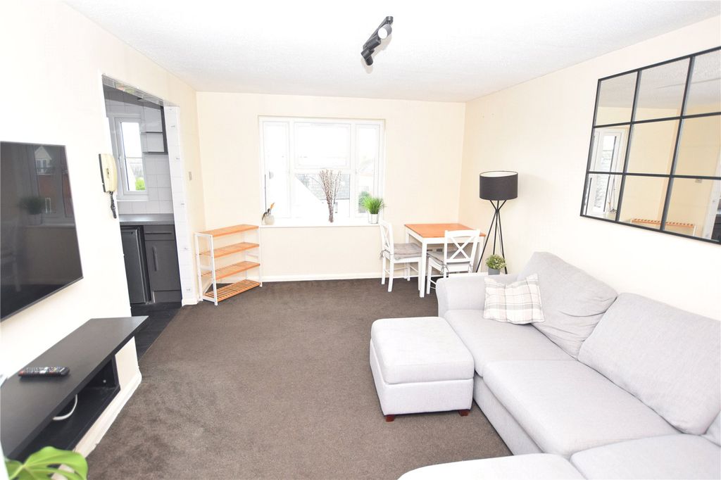 Property photo 2 of 12 Lounge